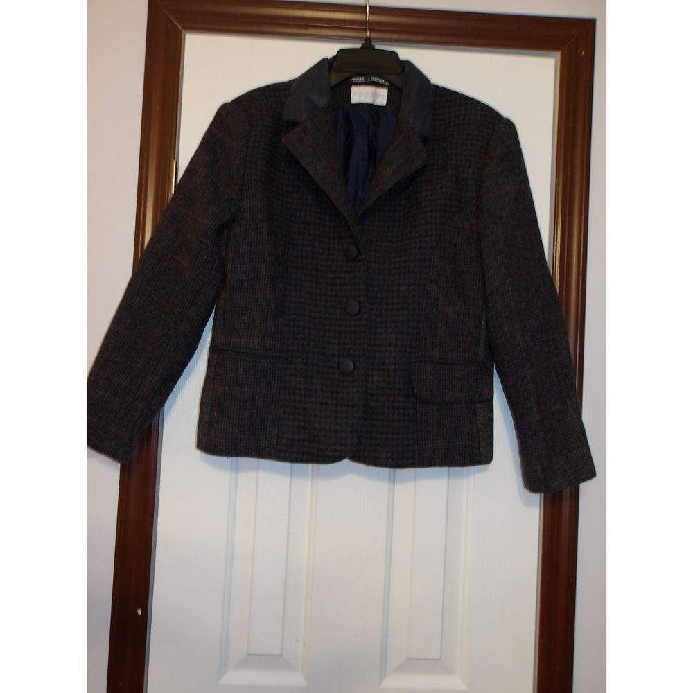 Vintage Plaid Woolβ Blazer with Leather Collar Detail Professional Jacket
